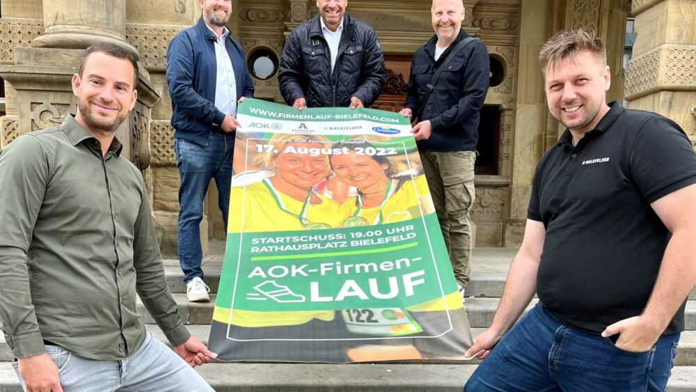 Gruppenfoto vor Rathaus